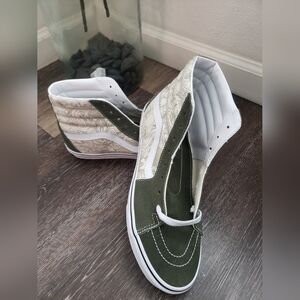 Vans Sk8-Hi Desert Skulls Grape Leaf White Skate ShoesVisit sizw 9.5